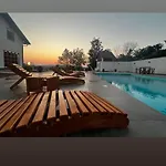 Romantic Lodge -Private Swimm-Spa *