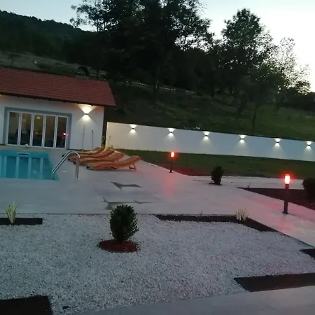 Romantic -private Swimm-spa Villa Banja Luka
